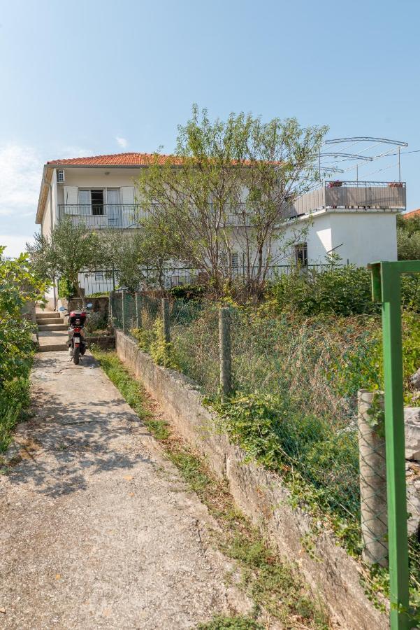 Apartments By The Sea Slatine, Ciovo - 11047 Экстерьер фото