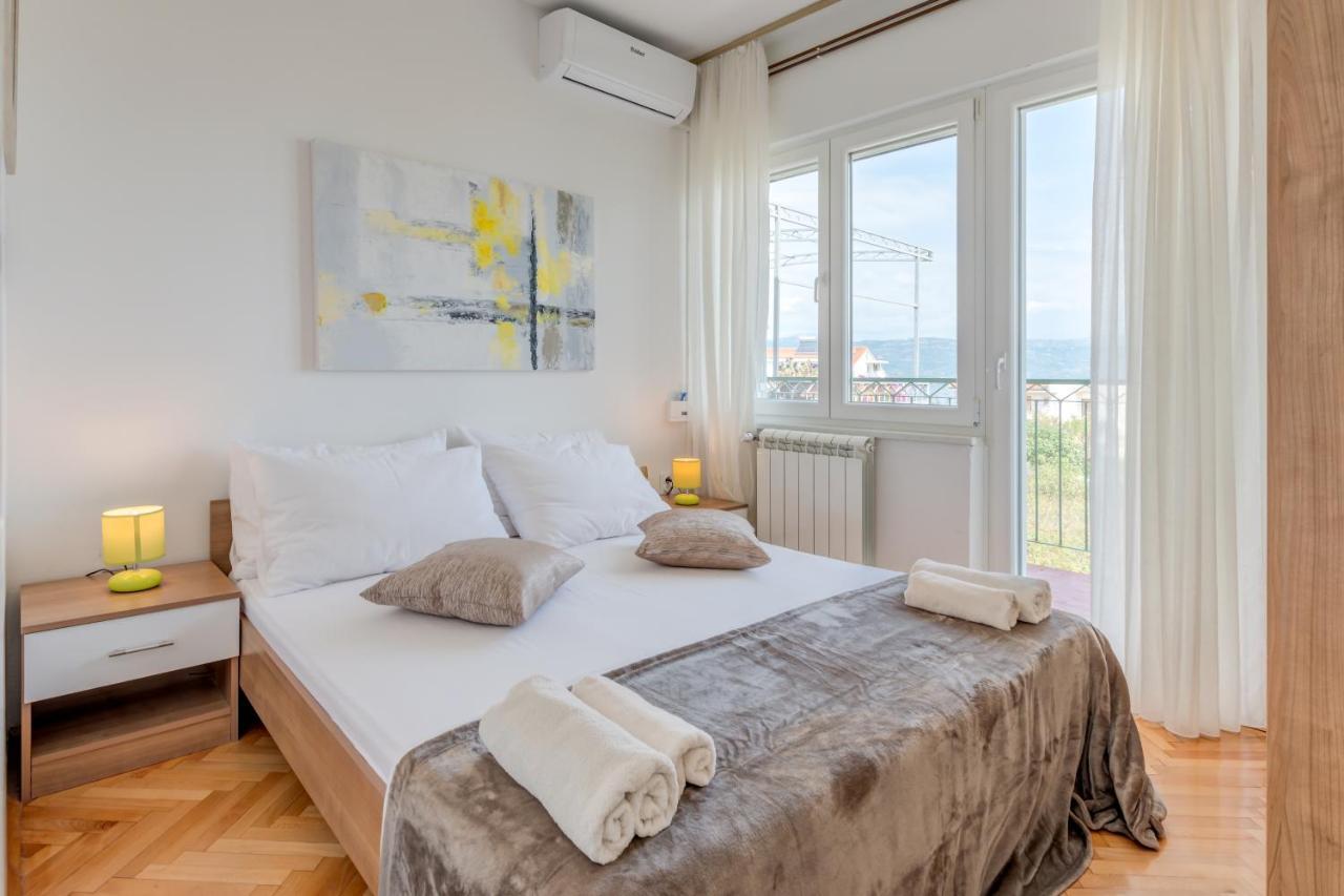 Apartments By The Sea Slatine, Ciovo - 11047 Экстерьер фото
